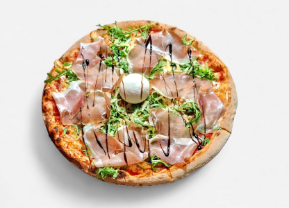 Pizza s pršutom, burrato in rukolo